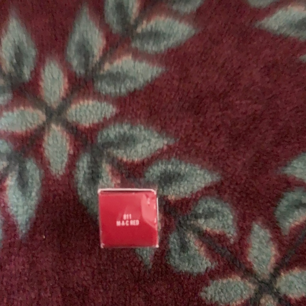 MAC Lipstick - Picture 2 of 2